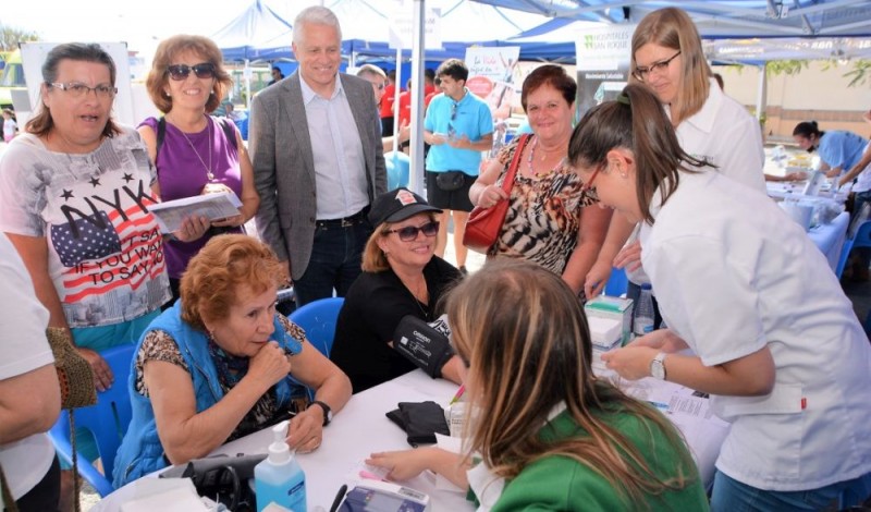 Cientos de ciudadanos participan en la campa�a �Cuida tu salud� 