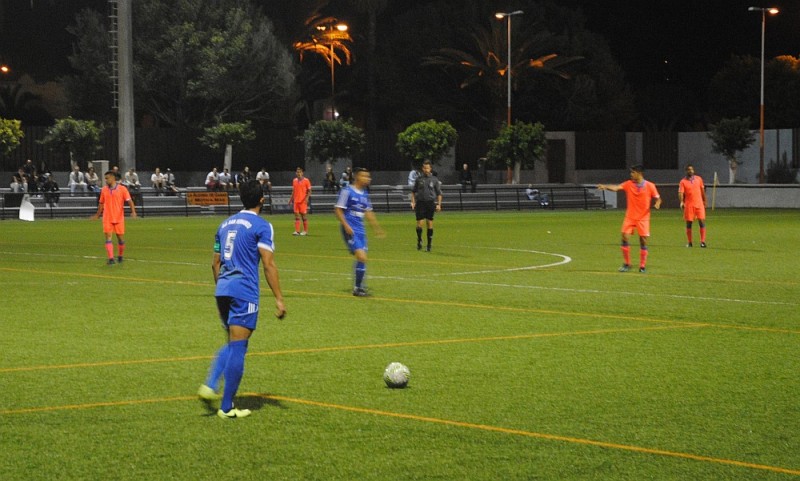 Reparto de puntos en un bonito partido entre el San Fernando y Las Palmas Atl�tico