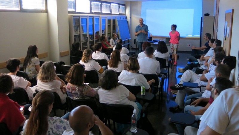 Santa Luc�a presenta al Centro de Salud de Doctoral el plan para activar a los mayores 