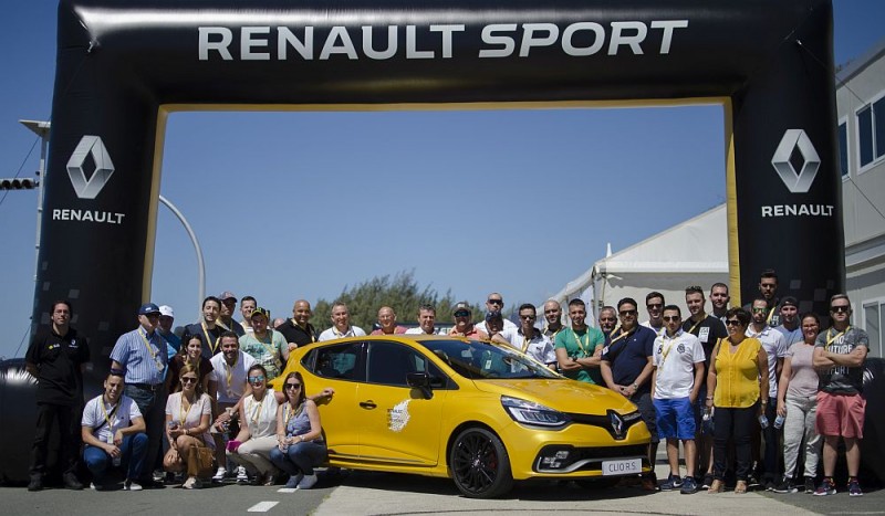 M�s de 2.000 personas participan en la Renault Passion Experience de Maspalomas