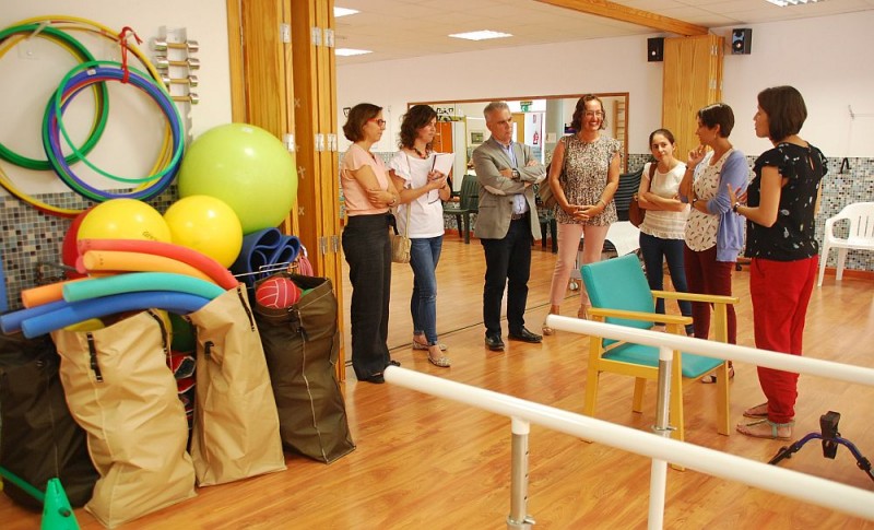 Mog�n muestra al alcalde de Teror, la gesti�n del Centro de Mayores de Arguinegin