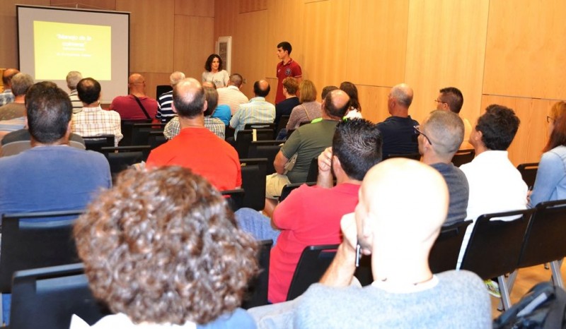 Ag�imes organiza nuevo curso sobre iniciaci�n a la apicultura 