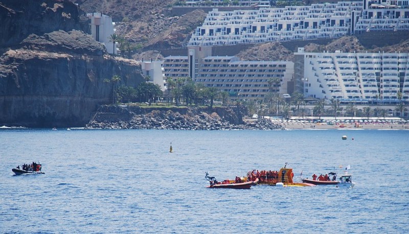 La Armada simula el rescate de un submarino tur�stico en aguas de Mog�n