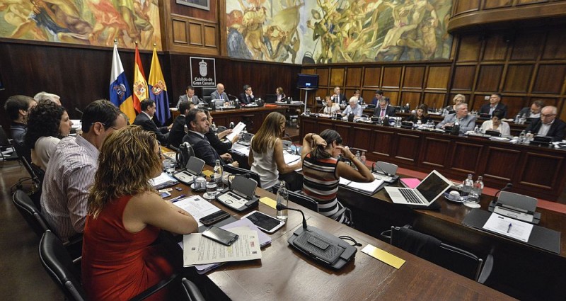 El Cabildo aprueba pedir al Estado que anule la reforma laboral 