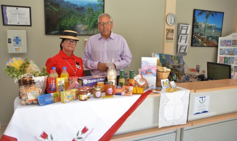 El Port�n se viste de fiesta para informar a los visitantes 