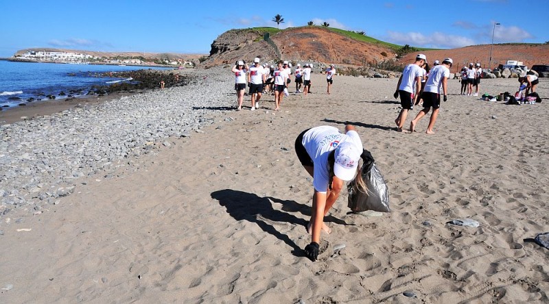 Limpian Meloneras de colillas en el D�a Mundial Sin Tabaco 