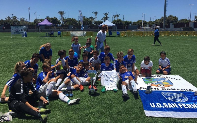 El F�tbol Base de la U.D. San Fernando se proclama Campe�n de Campeones ante la U.D. Las Palmas