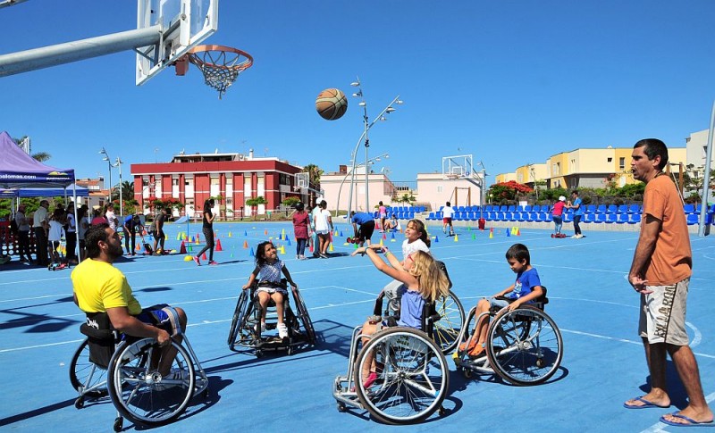 San Bartolom�  celebra una jornada de ciclismo y atletismo adaptado para escolares 
