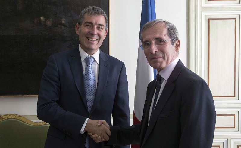Clavijo avanza con el embajador franc�s el primer Foro bilateral Canarias-Francia