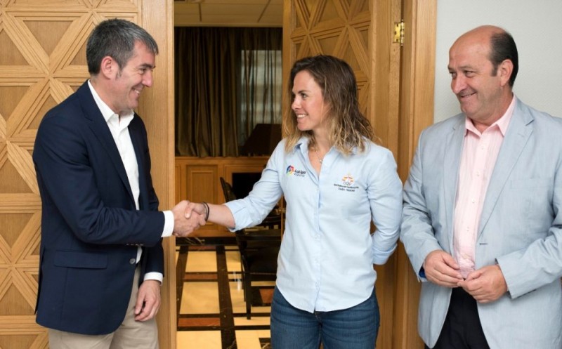 El Gobierno de Canarias respalda a Tara Pacheco, oro en la Copa del Mundo de vela