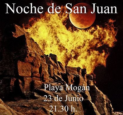 Un asadero de pi�as, fuegos artificiales y una gran hoguera en la noche de San Juan de Mog�n