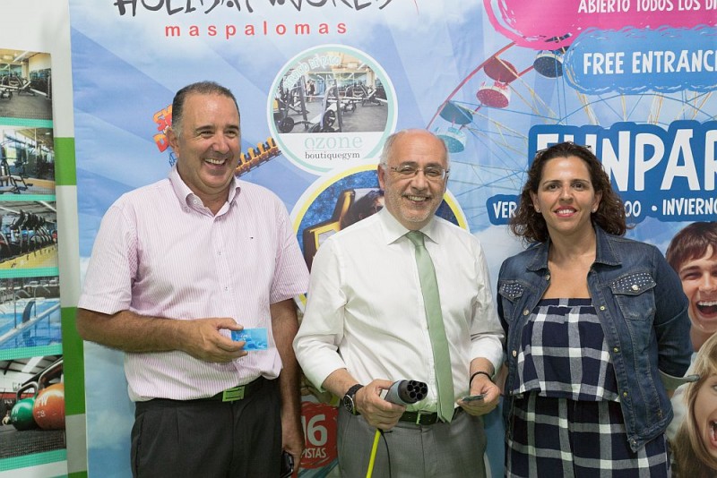 El Centro Holiday World cuenta con dos puntos de recarga gratuitos para coches el�ctricos