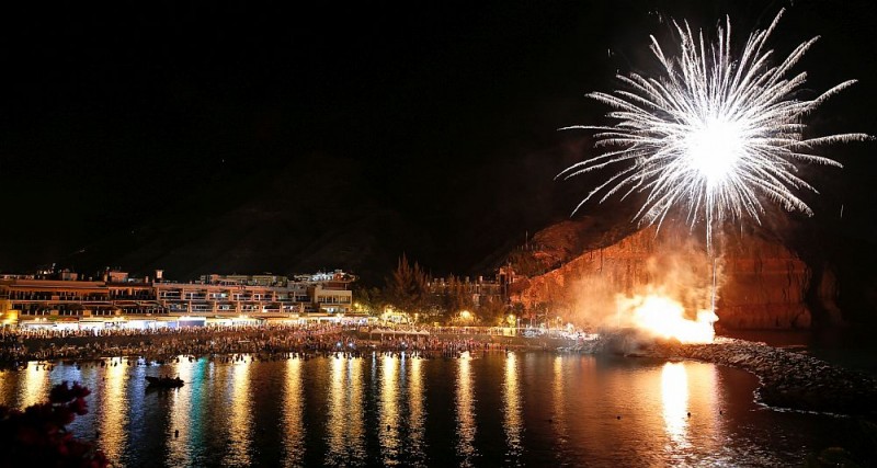 Playa de Mog�n disfruta de la m�gica noche de San Juan