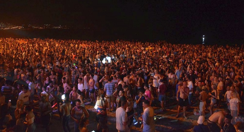 Playa del Ingl�s, polo de atracci�n de la musical en la noche sanjuanera