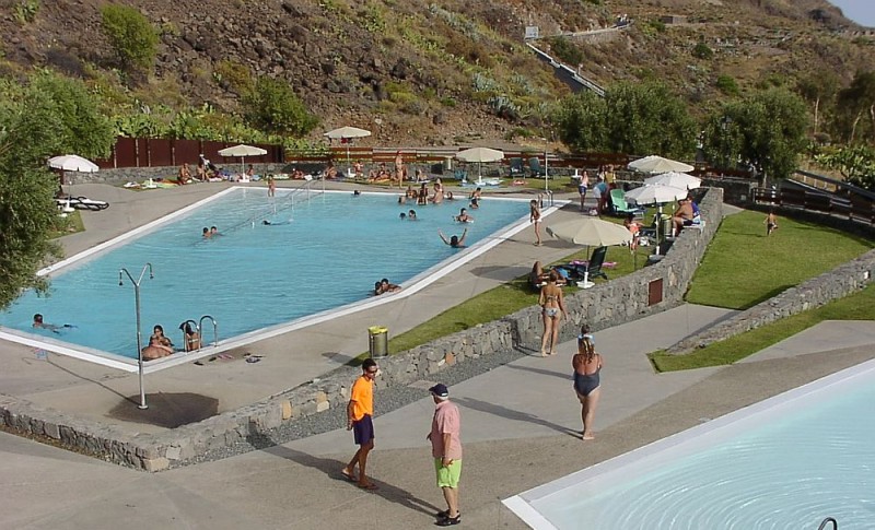 Santa Luc�a abre al ba�o la piscina de la zona alta 