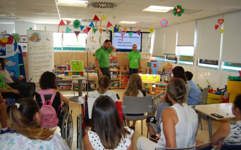 Ni�os hospitalizados en el HUC aprenden a ahorrar agua y a reciclar 