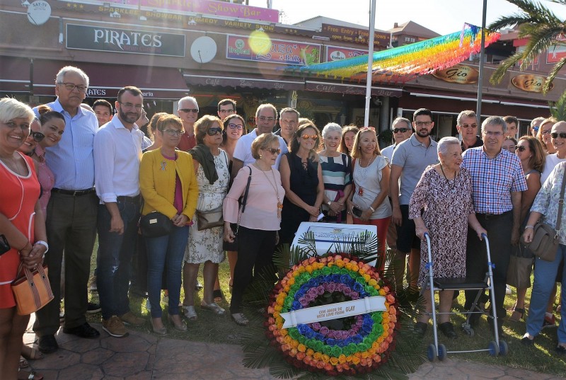 Maspalomas inmortaliza a Dar�o Ja�n en la plaza central del Yumbo 