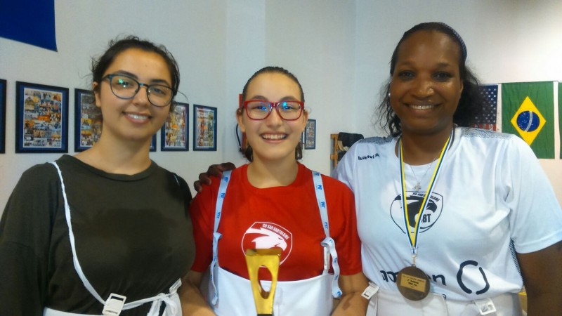  El equipo femenino de San Bartolom� de Tirajana, campe�n absoluto de esgrima