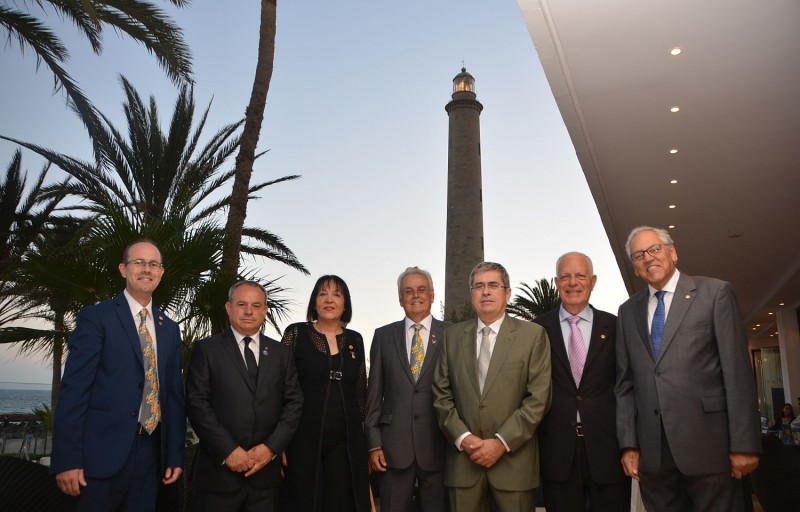 Los Rotarios celebran el cambio de collares