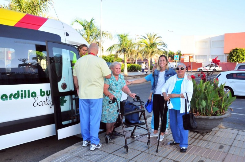 Tirajana mejora el transporte de los usuarios del Centro de D�a de Mayores y del Centro de Alzheimer 