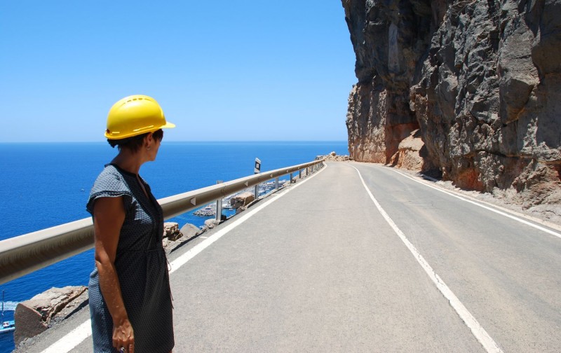 Onalia Bueno lamenta el desprendimiento de la GC-500 entre Taurito y Playa de Mog�n