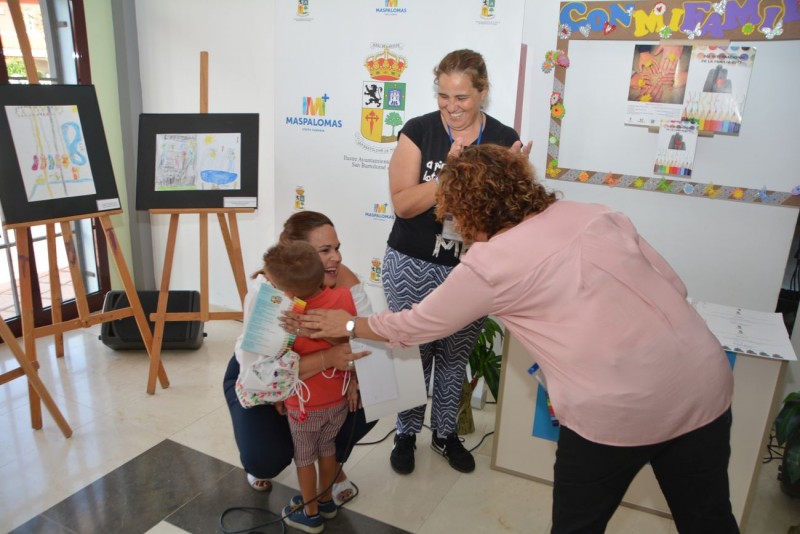 Tirajana tramita las ayudas de emergencia social para compra de libros y material escolar 