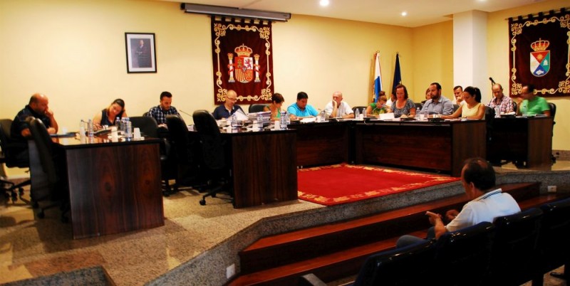 El Pleno de Mog�n solicita a Costas concesiones para mejorar servicios y rehabilitar varias playas 