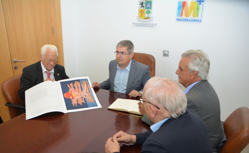 El padre �ngel destaca el pacifismo de  Tirajana como ciudad multirracial  