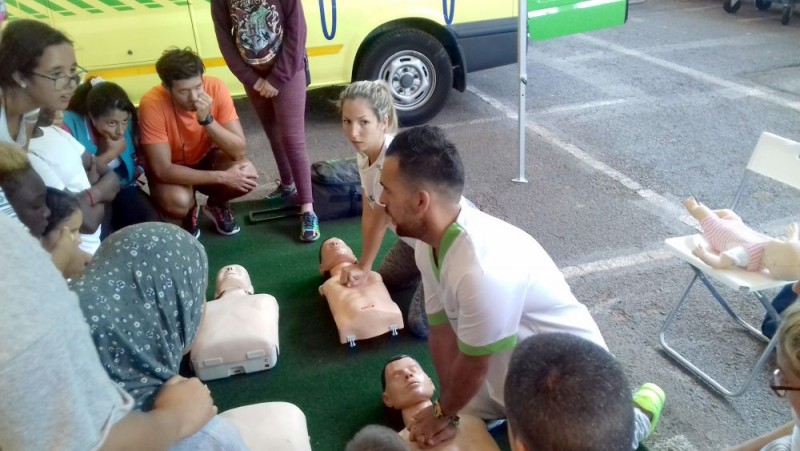 Hospiten Roca ense�a a m�s de 800 ni�os t�cnicas de reanimaci�n cardiopulmonar