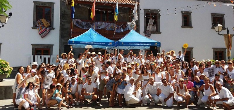 Tunte se viste de blanco