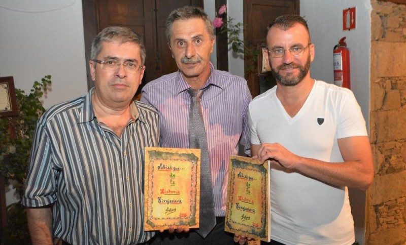 Feluco present� su sexto libro manuscrito, Tunte