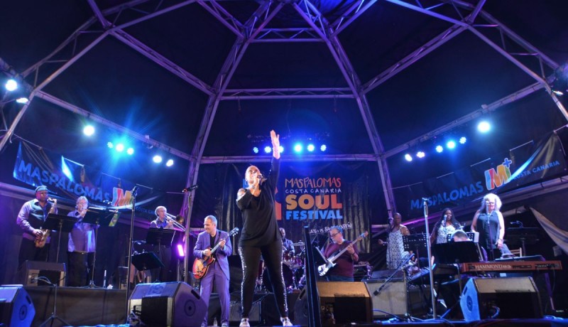 Las mejores voces del soul convierten la Playa de San Agust�n en �la playa del alma�