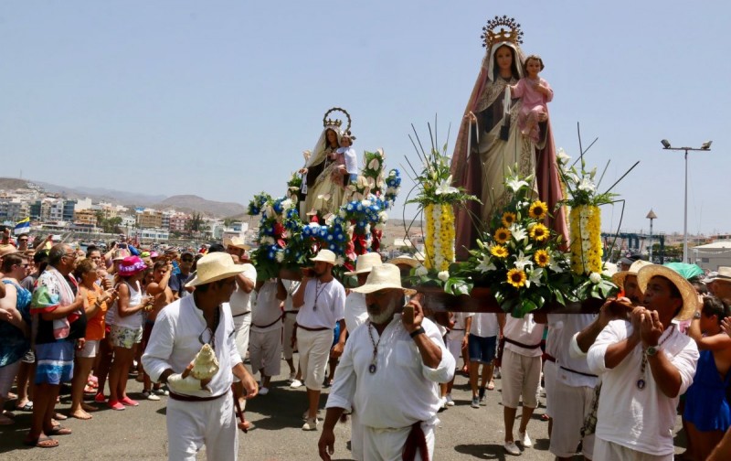 La Virgen del Carmen de Arguinegu�n y Playa de Mog�n une a los pueblos