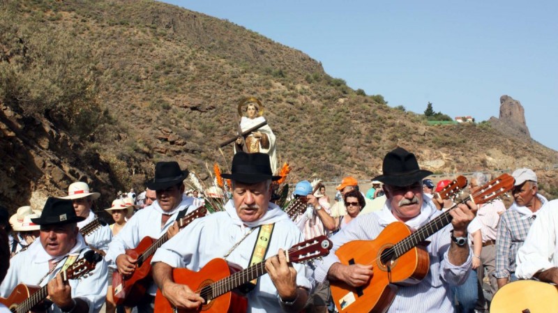 Tirajana se viste de fiesta de cumbre a costa