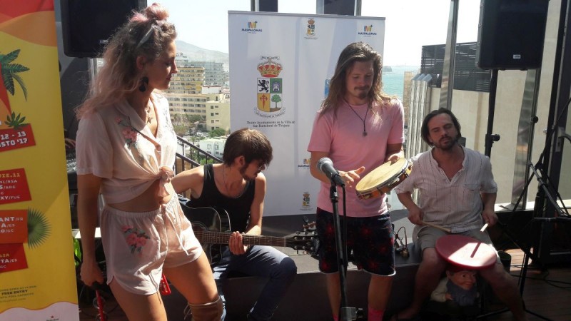 Arranca el MMF con Skip&Die descubriendo el sonido del timple