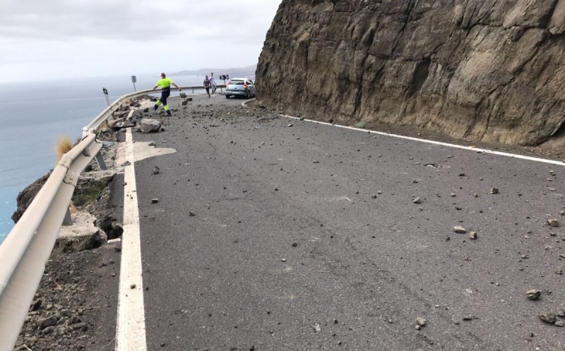 La tragedia acech� de nuevo  esta ma�ana la carretera de La Aldea con un nuevo desprendimiento en Faneque.