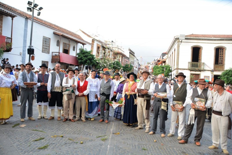San Bartolom� de Tirajana ofrenda a la Virgen del Pino mazapanes con almendras de Tunte y Ayacata