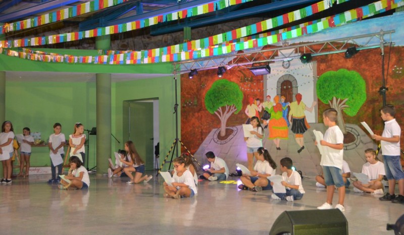 Doce ni�os pregonan ilusionados las fiestas de Cercado de Espino