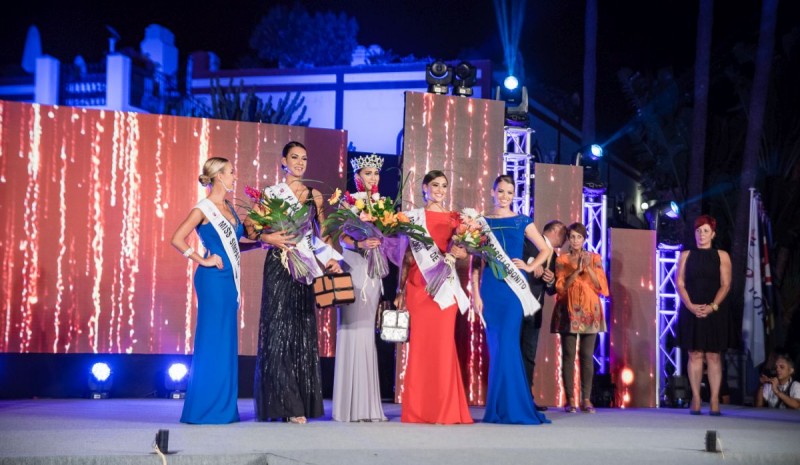 Daira Santana se alza como Miss Universo Las Palmas 2017 en Mog�n