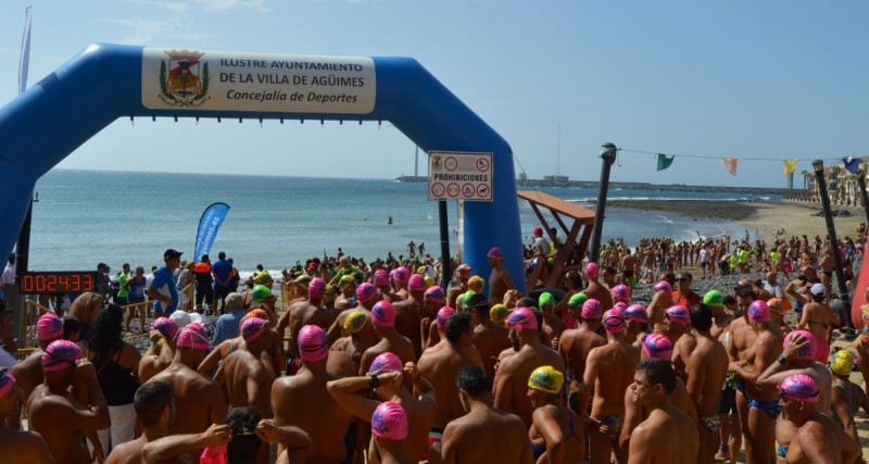 Gran �xito en la traves�a a nado Playa de Arinaga