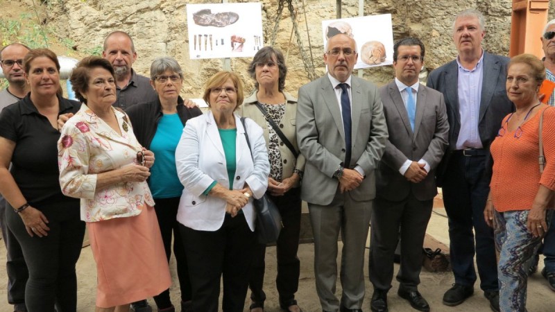 El Cabildo encuentra restos de 12 personas y cr�neos con impacto de bala en el Pozo de Tenoya