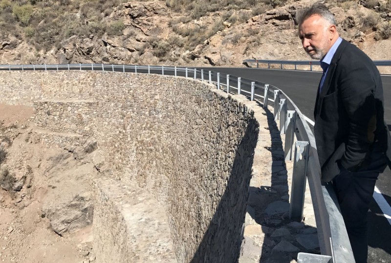 El Cabildo reabre la carretera de Ayacata a Mog�n 