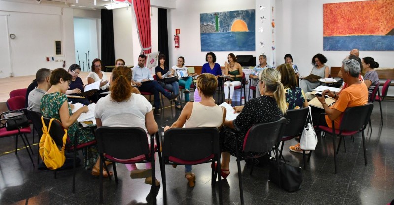 Mog�n oferta actividades complementarias a representantes de la comunidad educativa