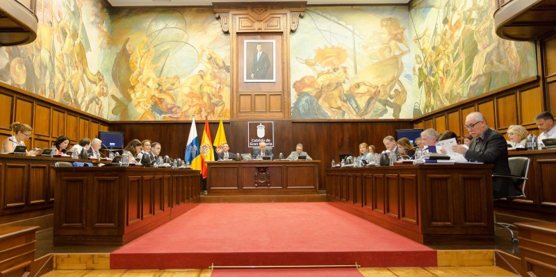 El Cabildo aprueba por la v�a de urgencia 500.000 euros para los da�os m�s inmediatos del incendio