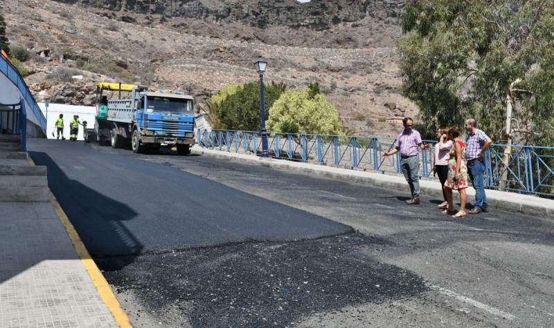 El barrio de Lomo Quiebre y la entrada a Playa de Mog�n estrenan asfaltados en varias calles