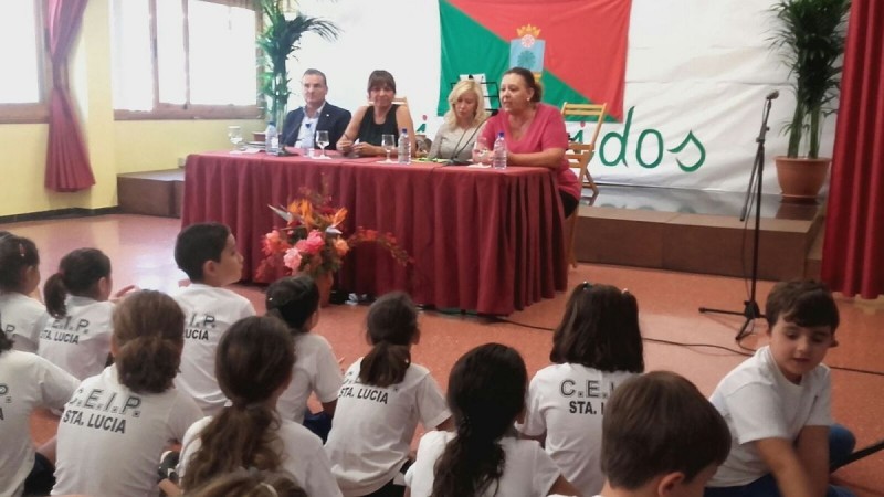 Dunia Gonz�lez defiende que �la educaci�n es una inversi�n de futuro y no un gasto� 