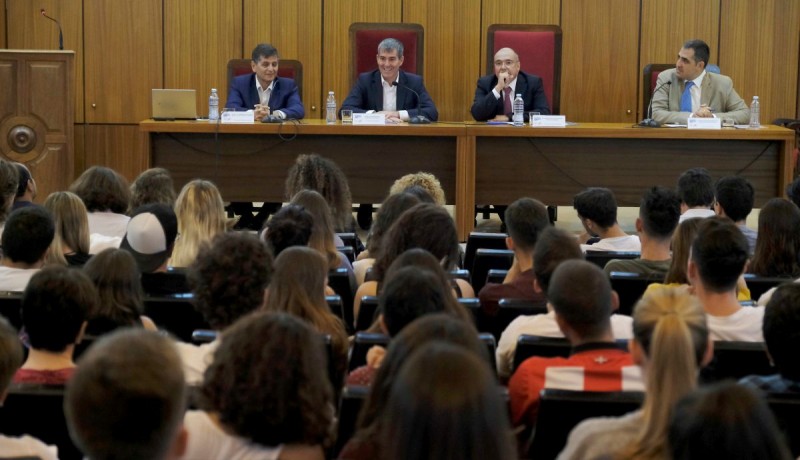 Clavijo: �El crecimiento econ�mico pasa por la generaci�n de empleo y refuerzo en las pol�ticas sociales�