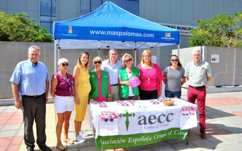Mucha solidaridad en la cuestaci�n por el C�ncer de Mama en Maspalomas 