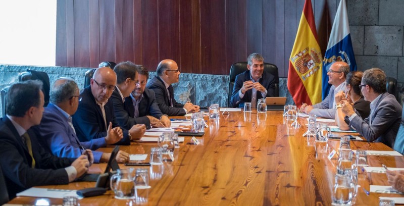 El Gobierno alienta la colaboraci�n con los Cabildos para mejorar la financiaci�n de servicios p�blicos