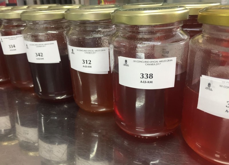 La miel �mbar de Luis P�rez Ojeda  la mejor de Gran Canaria